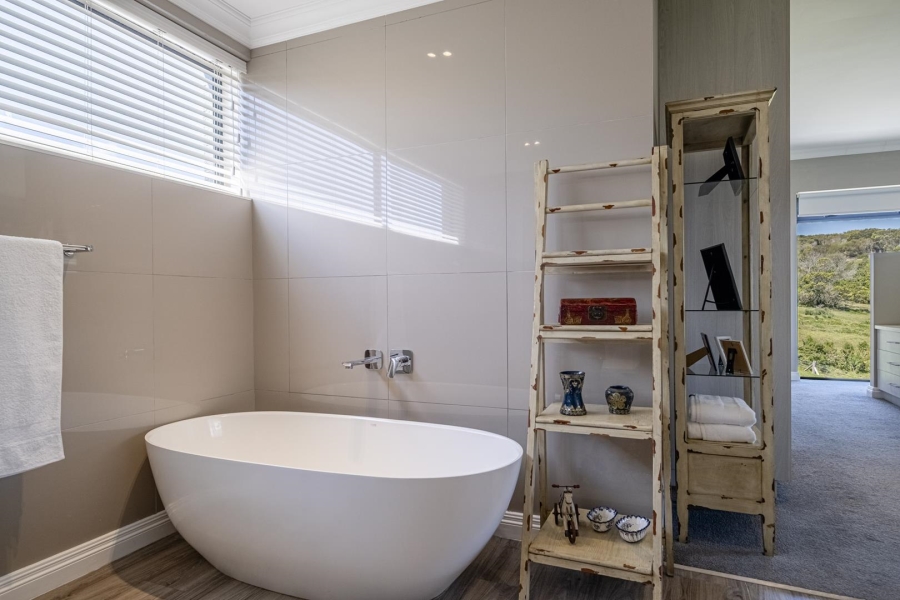 4 Bedroom Property for Sale in Kragga Kamma Eastern Cape